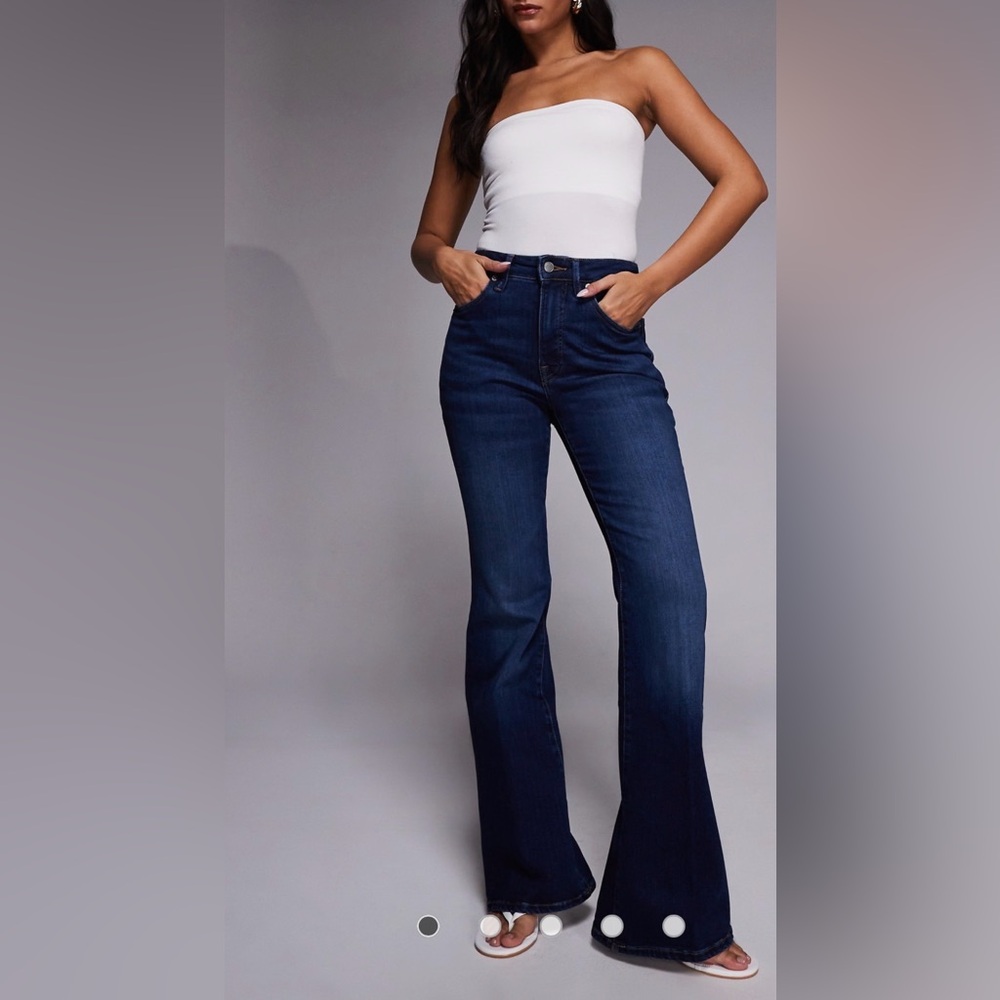 Good American - good legs flare jeans / dark blue wash / M / NWT